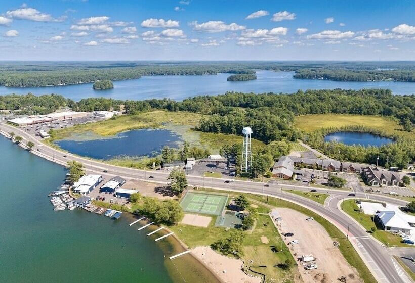 فندق على الطريق Aqua Aire Inn & Suites