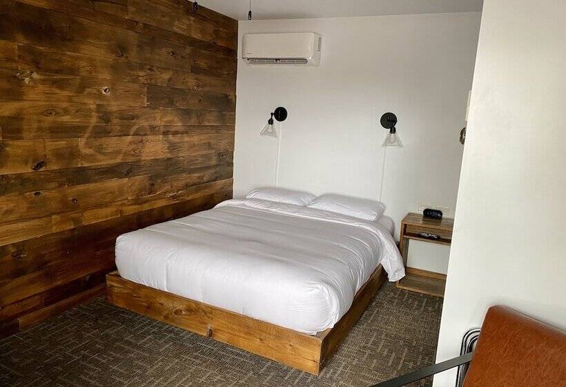 فندق على الطريق Aqua Aire Inn & Suites