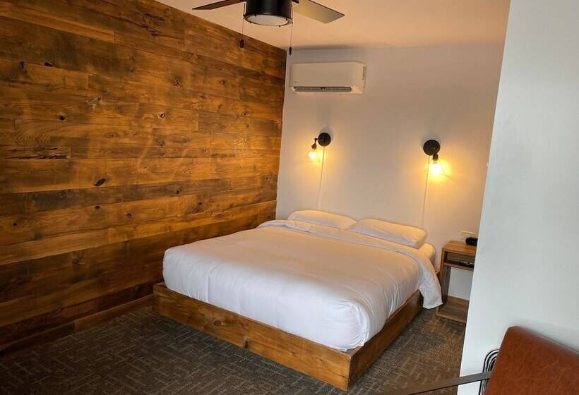 فندق على الطريق Aqua Aire Inn & Suites