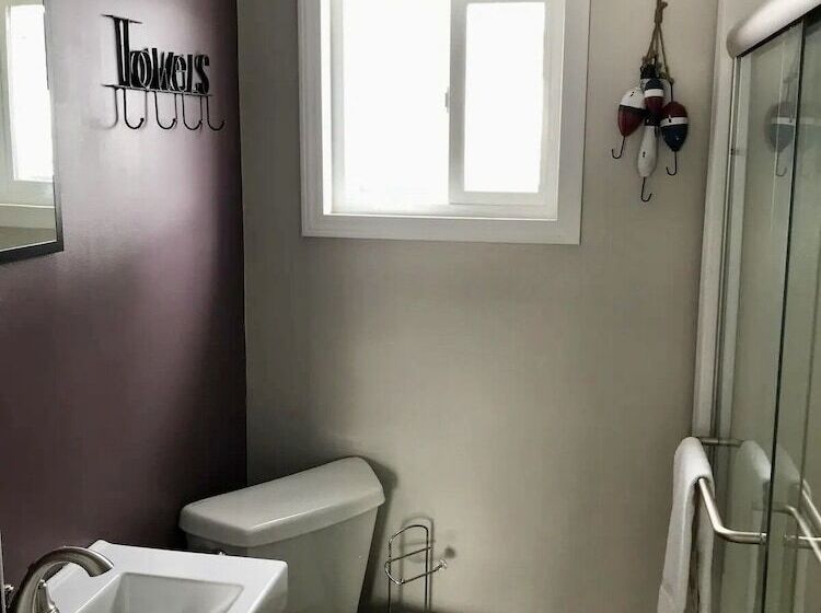 فندق على الطريق Aqua Aire Inn & Suites