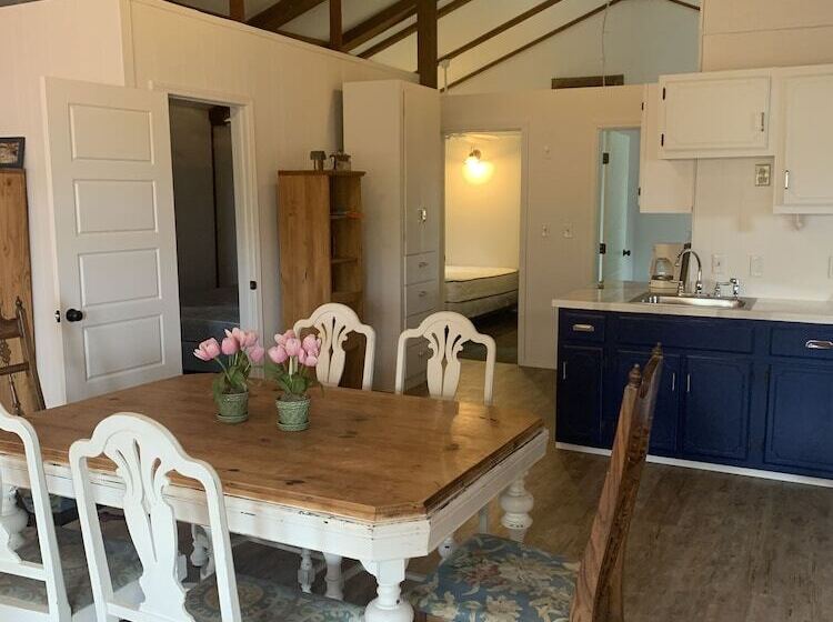 فندق على الطريق Coppermine Lodge