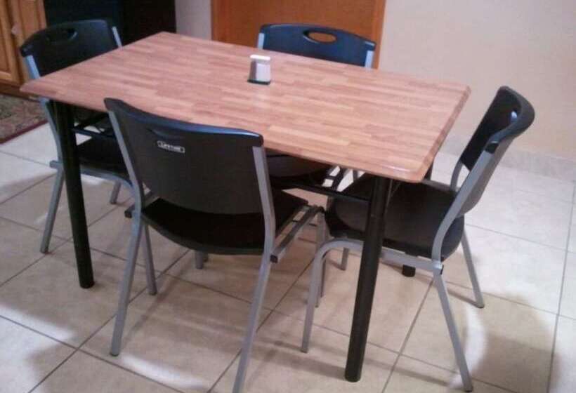 מוטל Royal Inn Pearsall