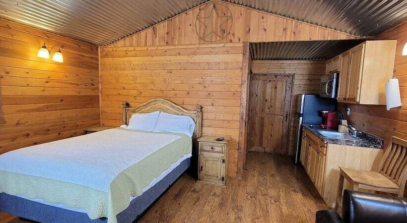 모텔 Stateline Cabins & Rv