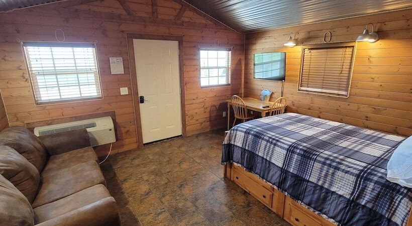 모텔 Stateline Cabins & Rv