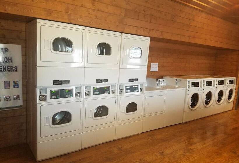 모텔 Stateline Cabins & Rv