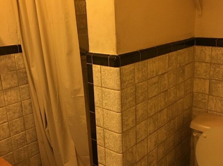 فندق على الطريق Travel Inn