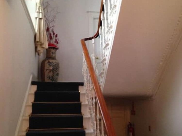 膳宿费 Eagle Lodge Rooms