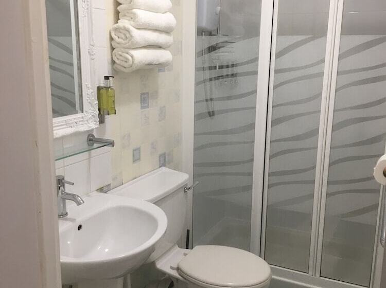 ペンション Garswood Guesthouse