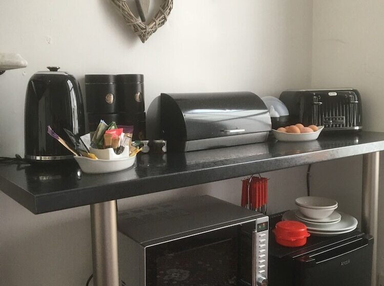 ペンション Garswood Guesthouse