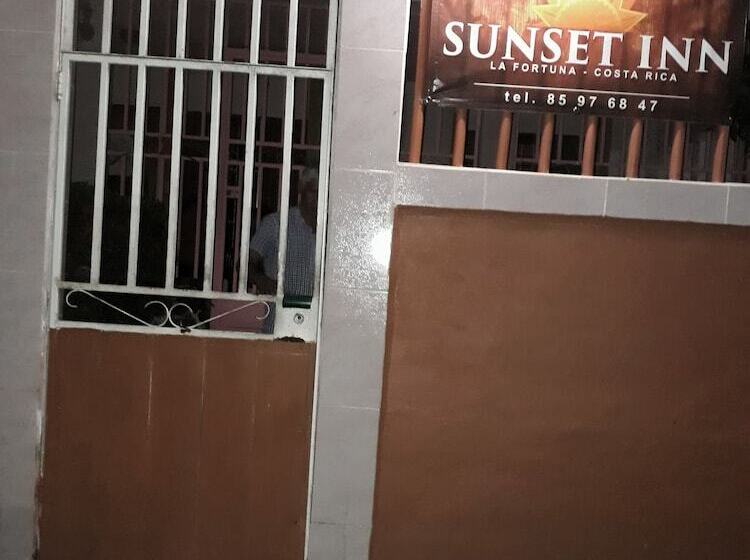 פנסיון Sunset Inn Valle Del Volcan