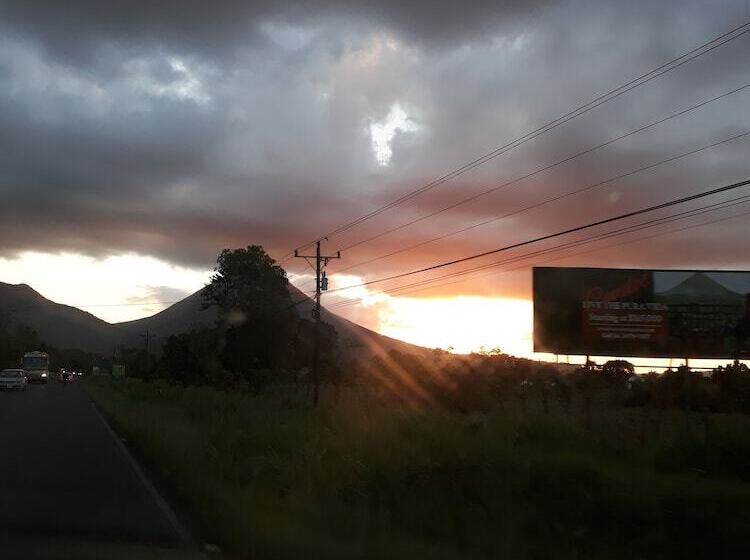 פנסיון Sunset Inn Valle Del Volcan