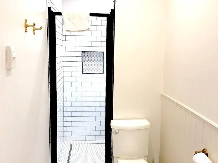 Пансион The Landing Hotel And Dining