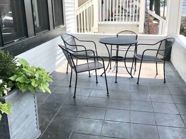 Пансион The Landing Hotel And Dining