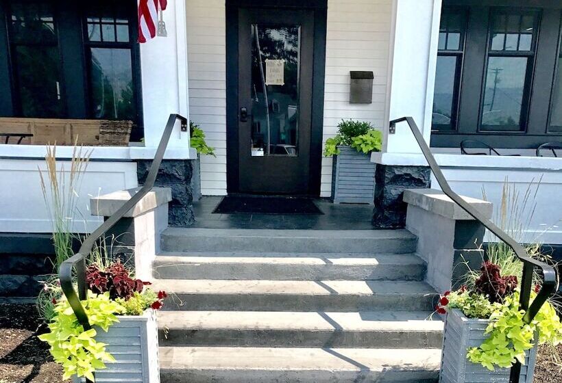 Пансион The Landing Hotel And Dining