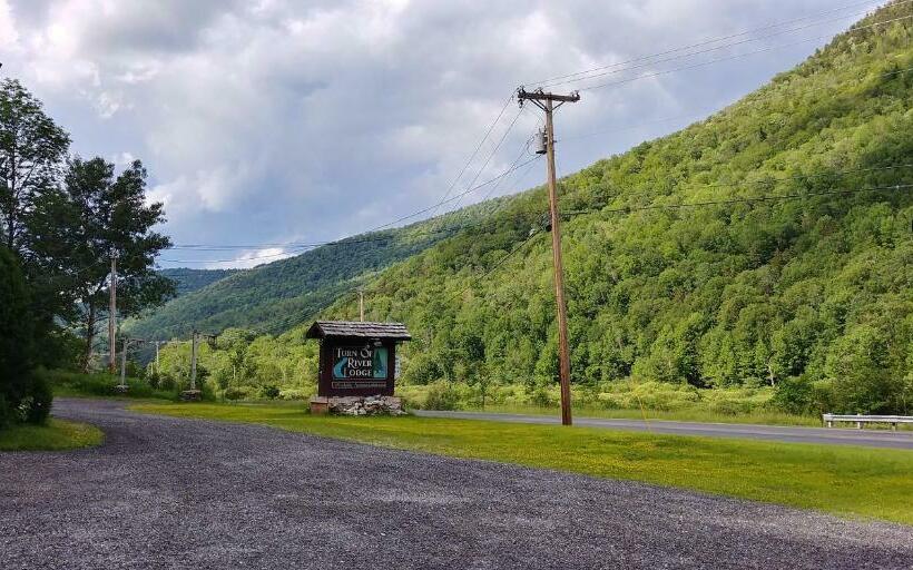 ペンション Turn Of River Lodge