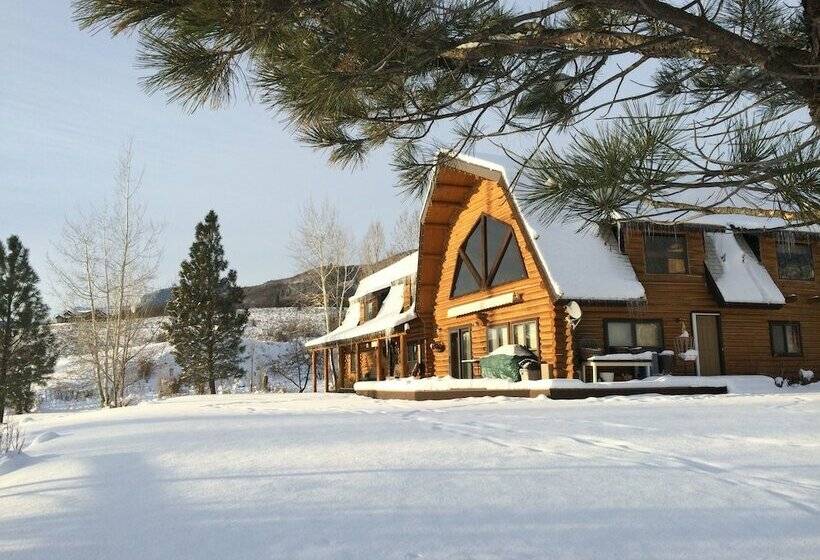 Snowberry Inn Bed & Breakfast