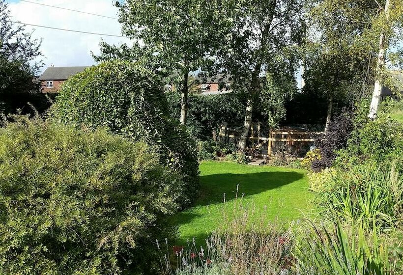 مبيت وإفطار The Green