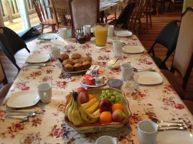 Warbler S Roost Country Inn B&b