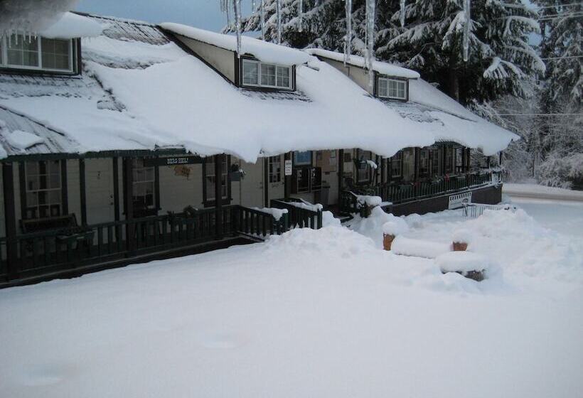 Whittaker S Motel & Historic Bunkhouse