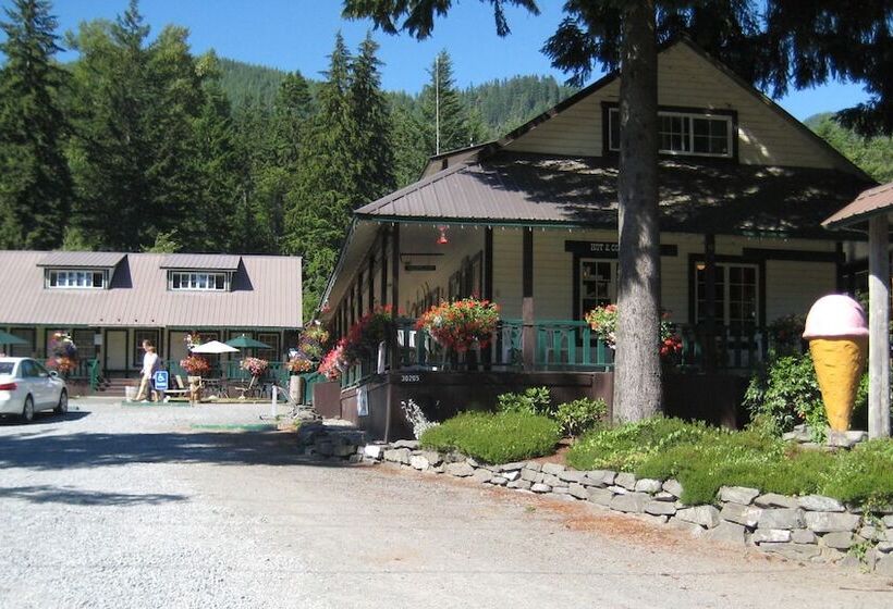 Whittaker S Motel & Historic Bunkhouse