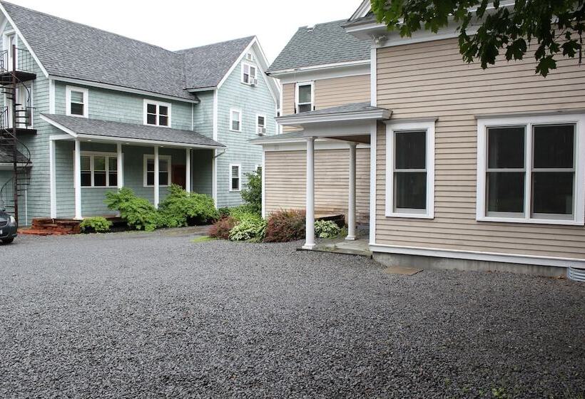 24 East Main Street B&b