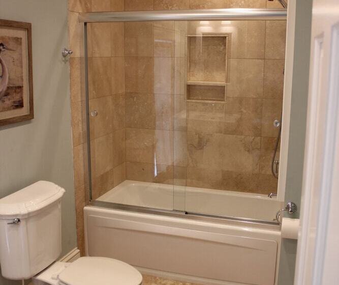 24 East Main Street B&b