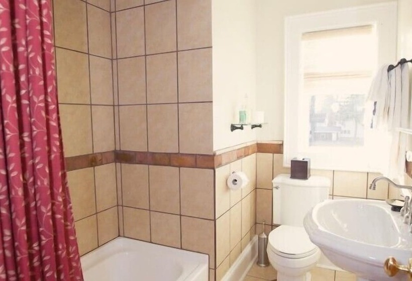 24 East Main Street B&b