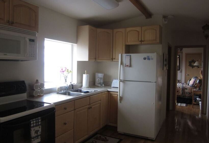 Alaska Adventure Cabins