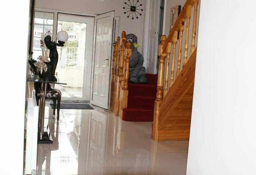 Eske Villa Bed & Breakfast