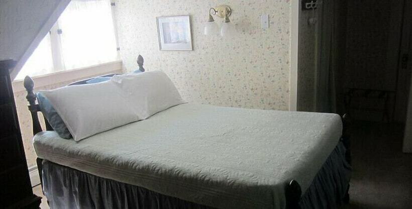 住宿加早餐  Inn At Neshobe River