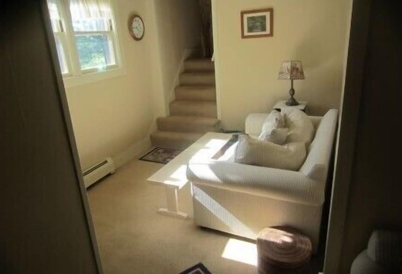 住宿加早餐  Inn At Neshobe River