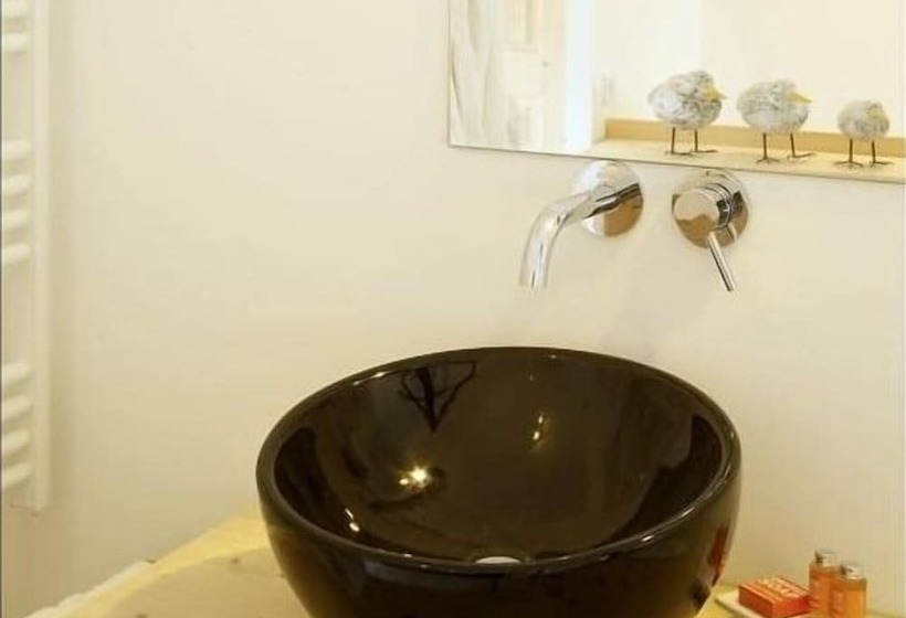 تختخواب و صبحانه La Maison Rouge D Uzes