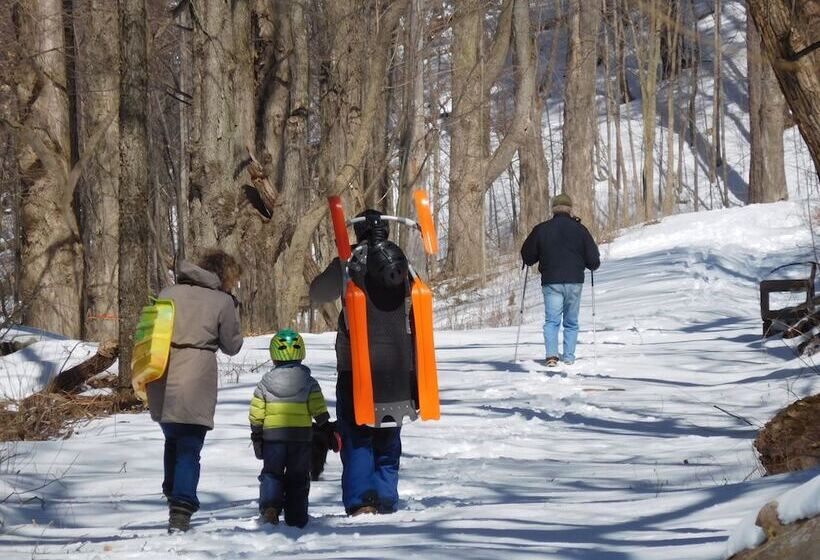 مبيت وإفطار Mt. Philo Inn