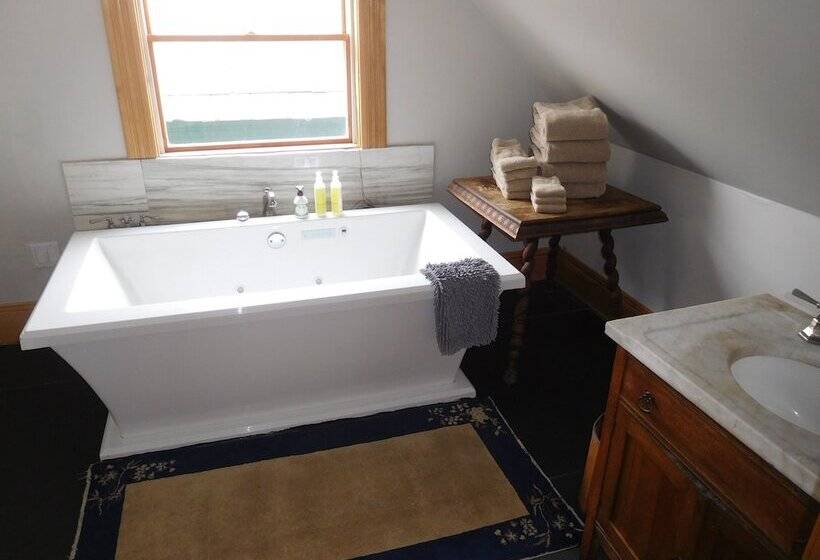 مبيت وإفطار Mt. Philo Inn