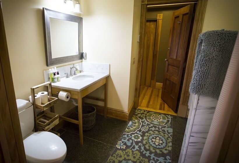 مبيت وإفطار Mt. Philo Inn