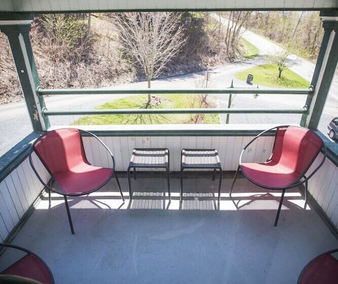 مبيت وإفطار Mt. Philo Inn