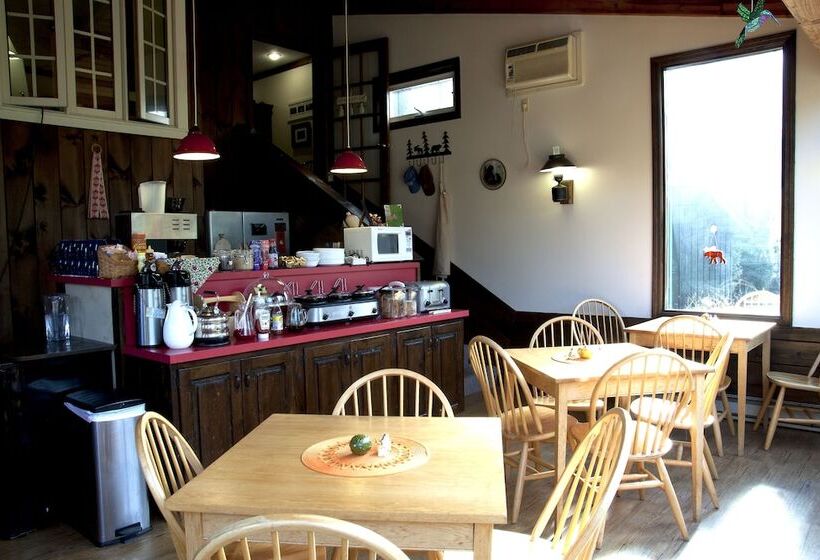 민박 Old Field House