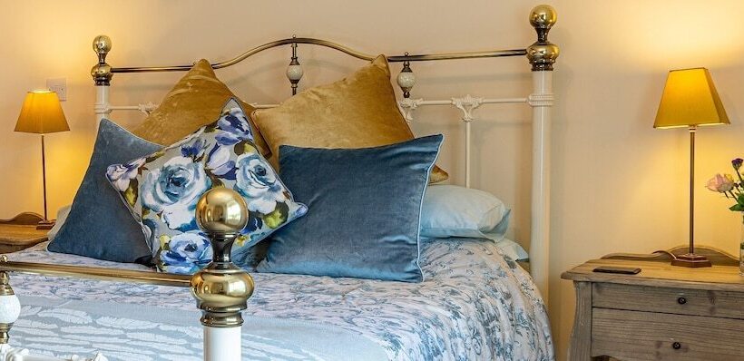 مبيت وإفطار Slades Farm Leisure