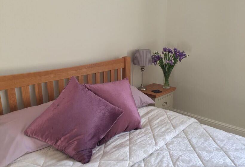 مبيت وإفطار Slades Farm Leisure