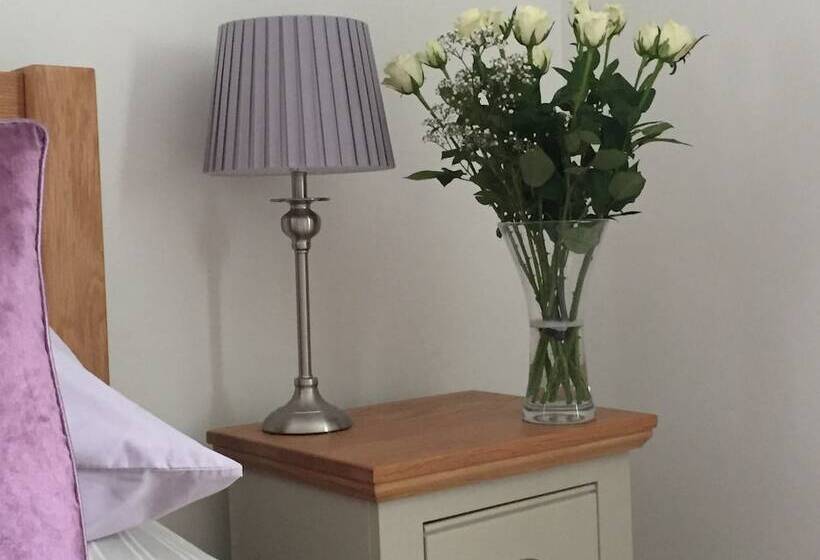 مبيت وإفطار Slades Farm Leisure