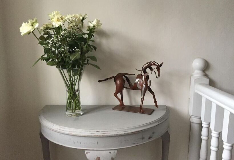 مبيت وإفطار Slades Farm Leisure