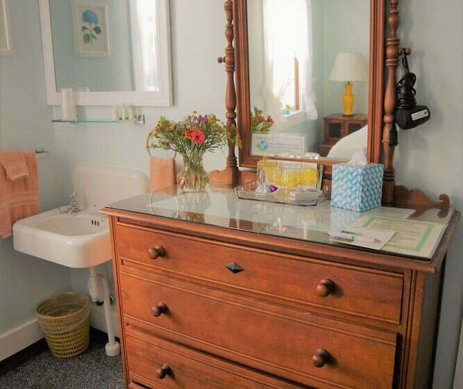 ベッドアンドブレックファースト The Barnacle Inn