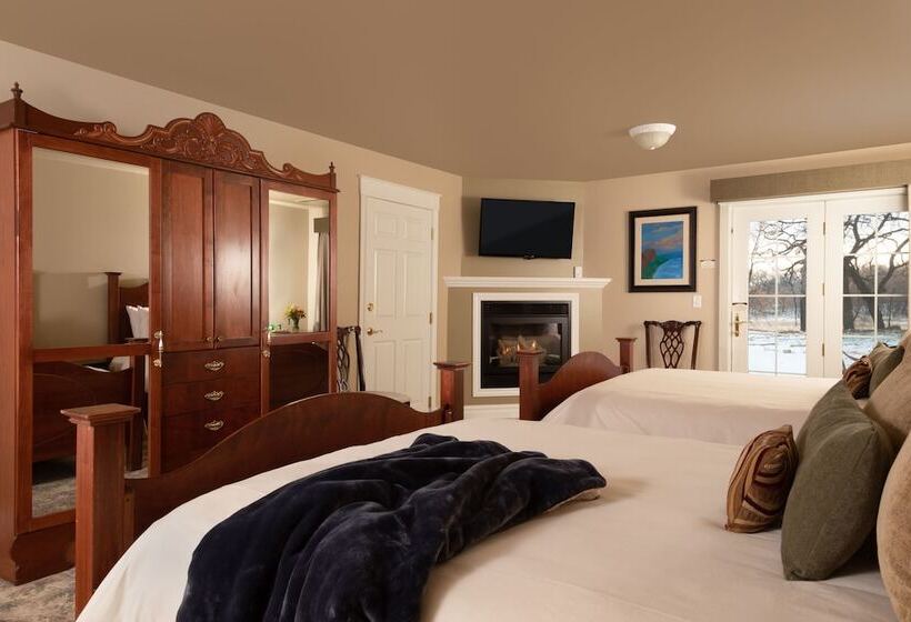 민박 The Oakwood Inn – Adults Only