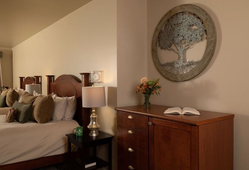 민박 The Oakwood Inn – Adults Only