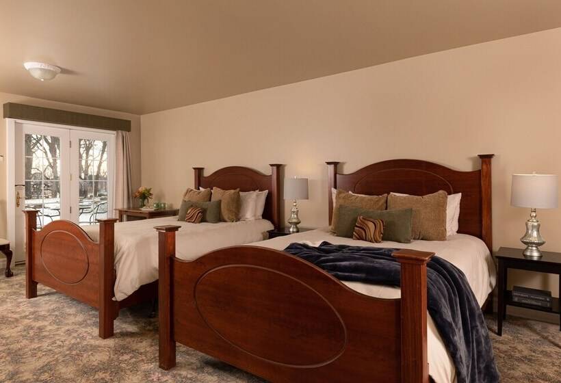 민박 The Oakwood Inn – Adults Only