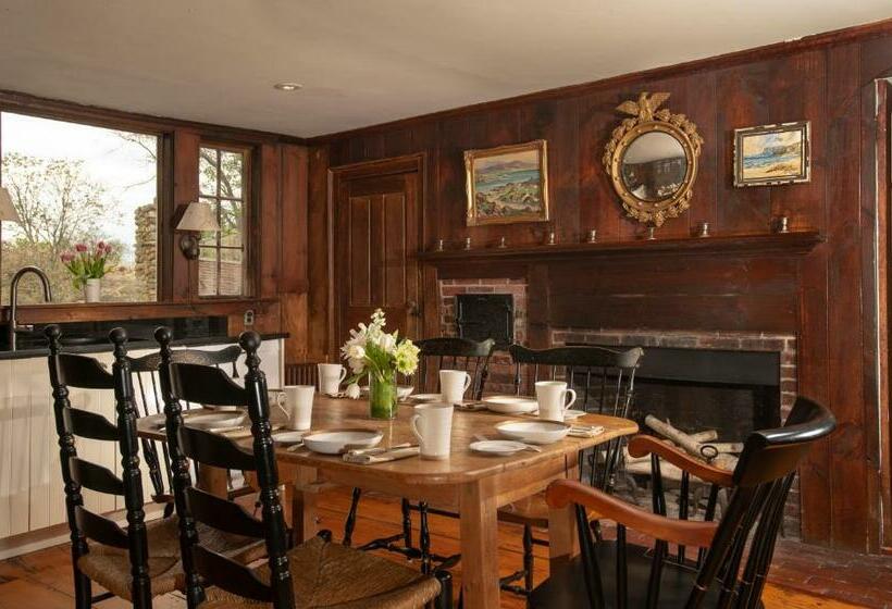 مبيت وإفطار Village Inn