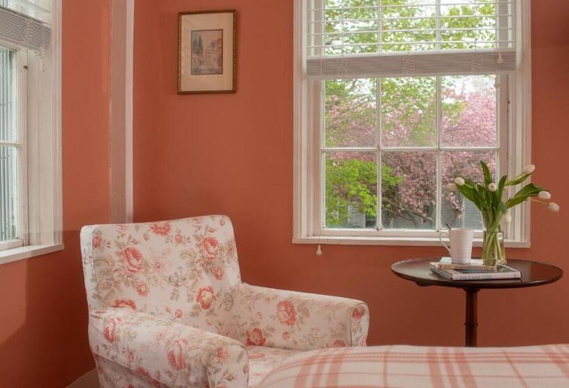 مبيت وإفطار Village Inn