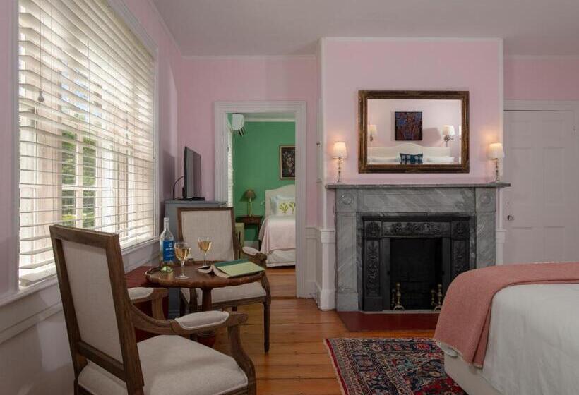 مبيت وإفطار Village Inn