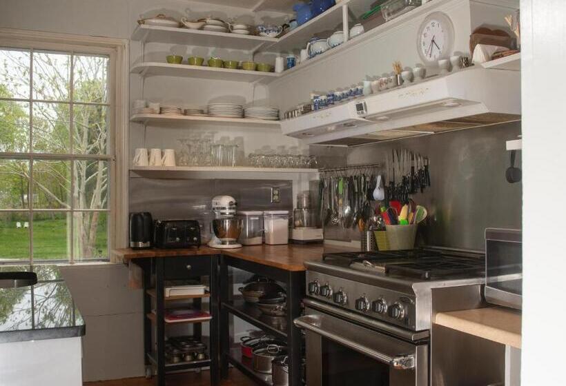 مبيت وإفطار Village Inn