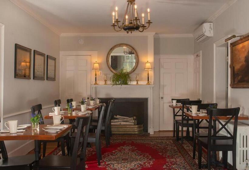 مبيت وإفطار Village Inn